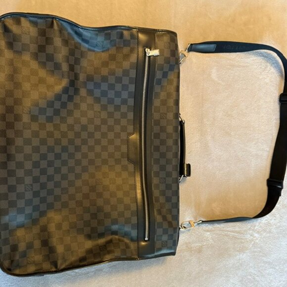LOUIS VUITTON Garment Bag (3 hanger, pre owned, like new!) - Picture 2 of 15